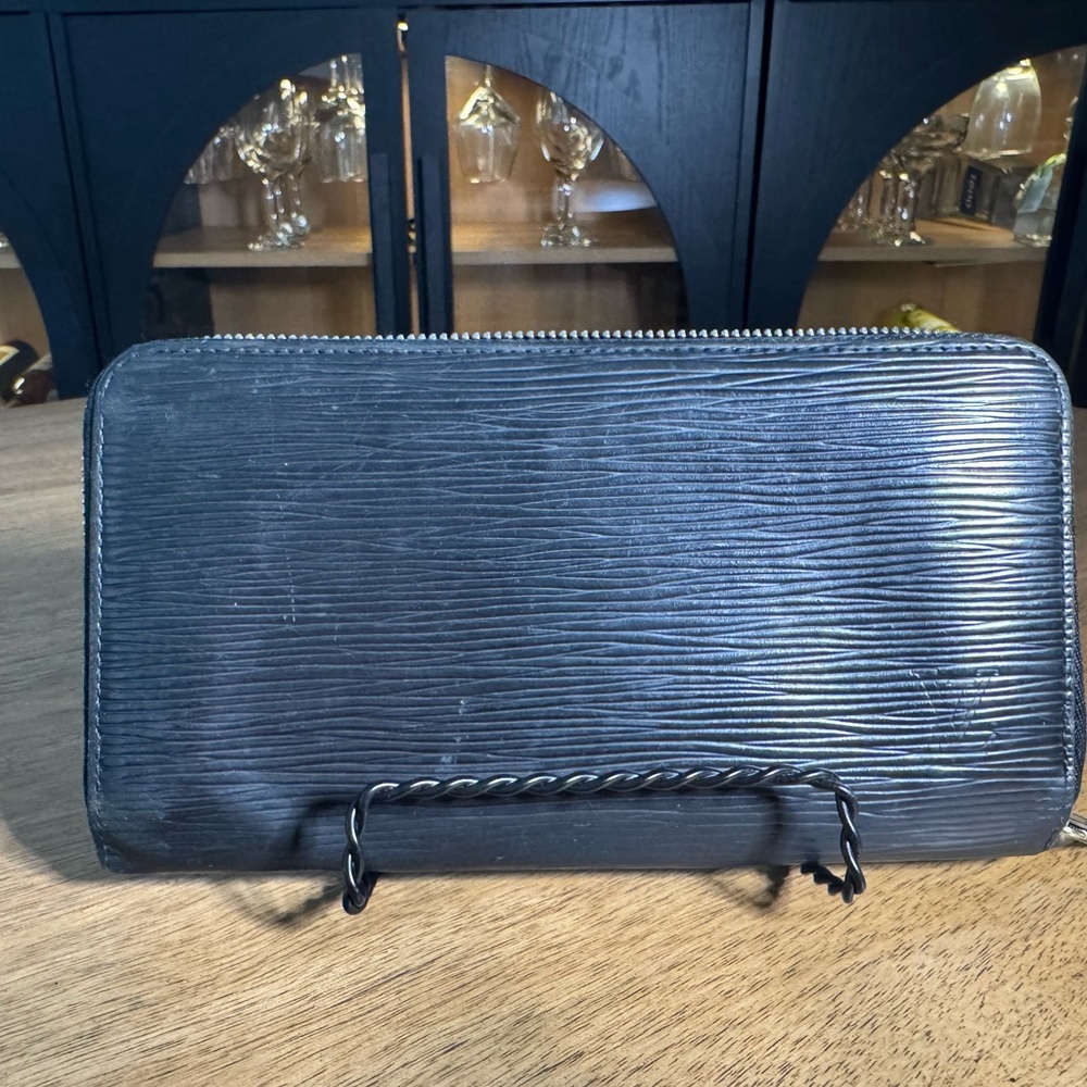 Louis Vuitton Black Epi Leather Zippy Wallet
